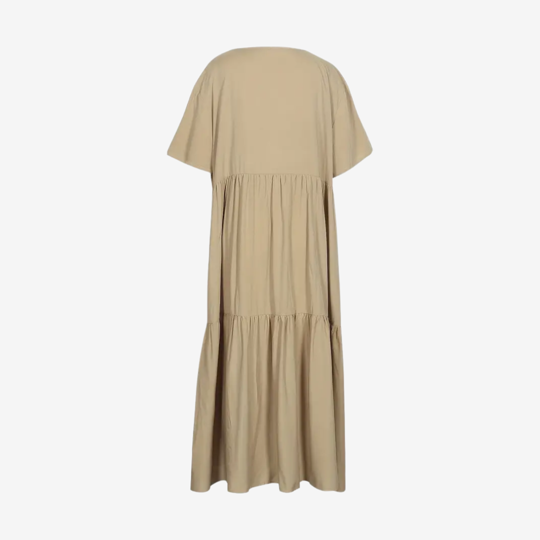 Marisol™ Neutrale lagdelte kjole